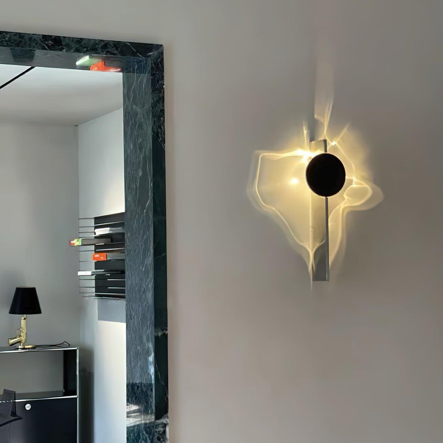 Kinetic Shadow Wandlamp Sculptuur met Verchroomde Schaduwprojectie | Sansoti