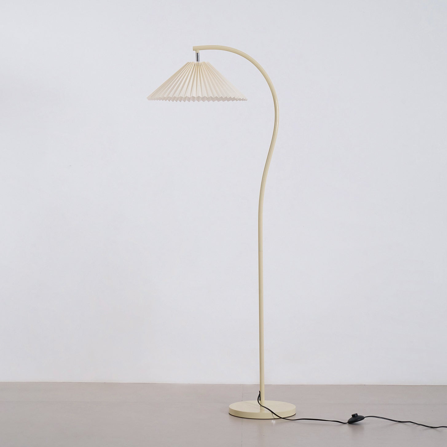 Geplooide Vloerlamp met Stoffen Kap – Modern Design Zwart Beige Groen Goud – 155cm Hoog E26/E27 – Dimbaar | Sansoti