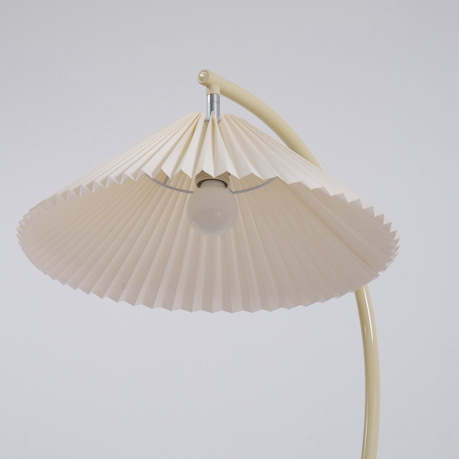 Geplooide Vloerlamp met Stoffen Kap – Modern Design Zwart Beige Groen Goud – 155cm Hoog E26/E27 – Dimbaar | Sansoti