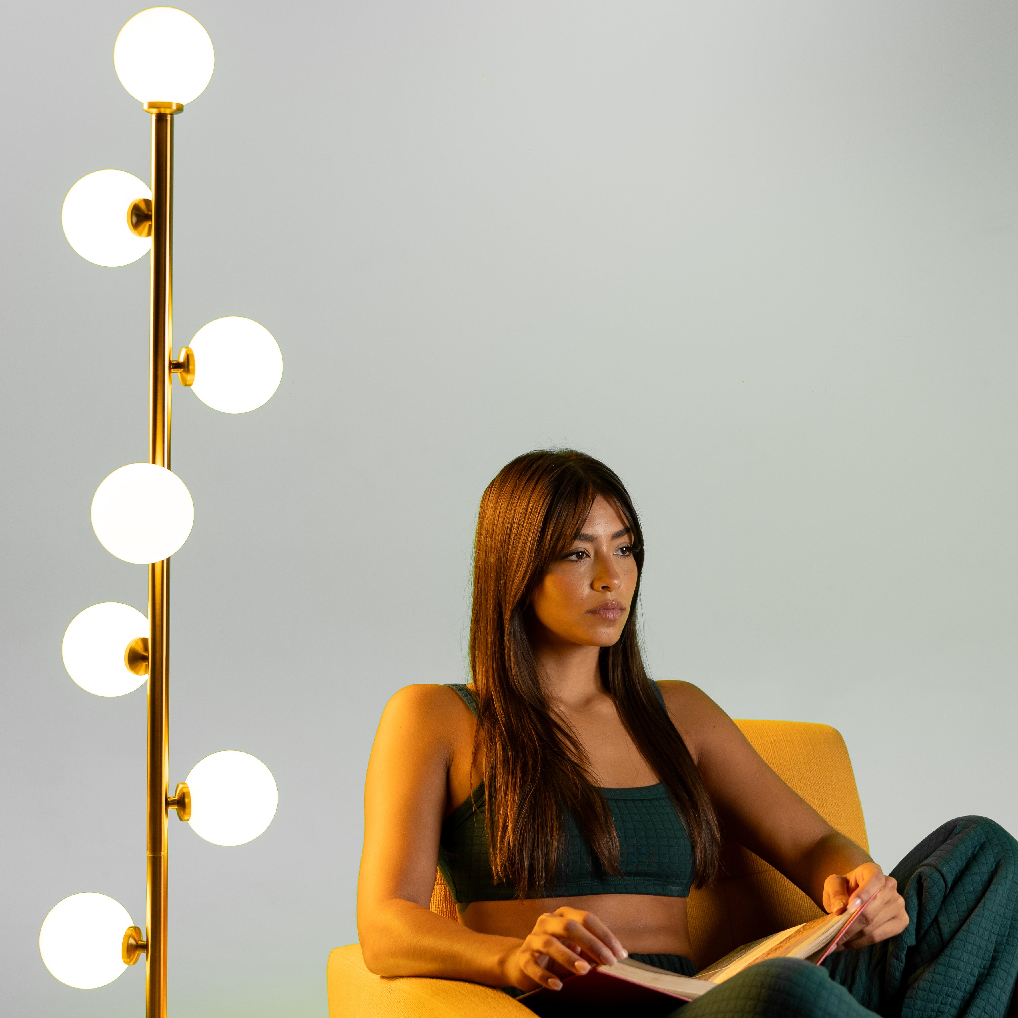 Skandinavische minimalistische Stehlampe mit Glaskugeln und warmem Licht | Restfield