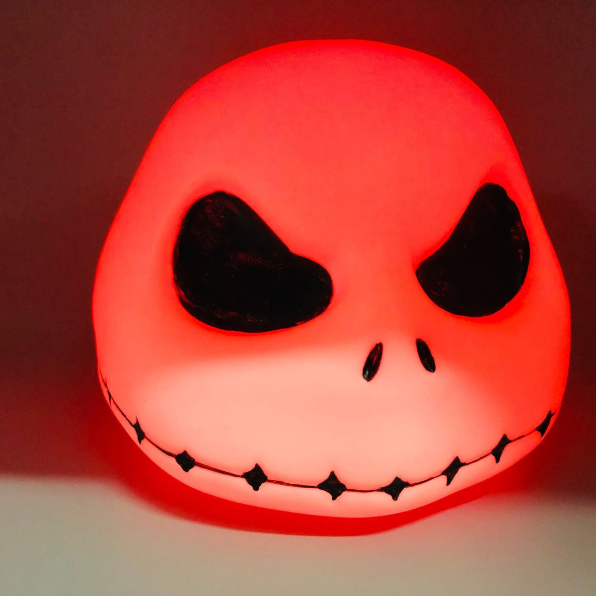 Dekoracyjna lampka nocna z figurką Jacka Skellingtona, kolorowa lampka LED w stylu Halloween, lampka nastrojowa i dekoracja do pokoju dziecięcego | Sansoti