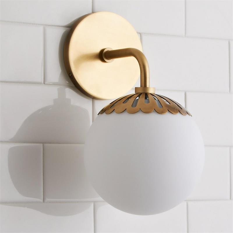 Art Deco Wandlampe mit Blumenkuppel und Glaskugel – Design Wandbeleuchtung in Messing, Schwarz oder Nickel für Wohnzimmer und Badezimmer | Restfield