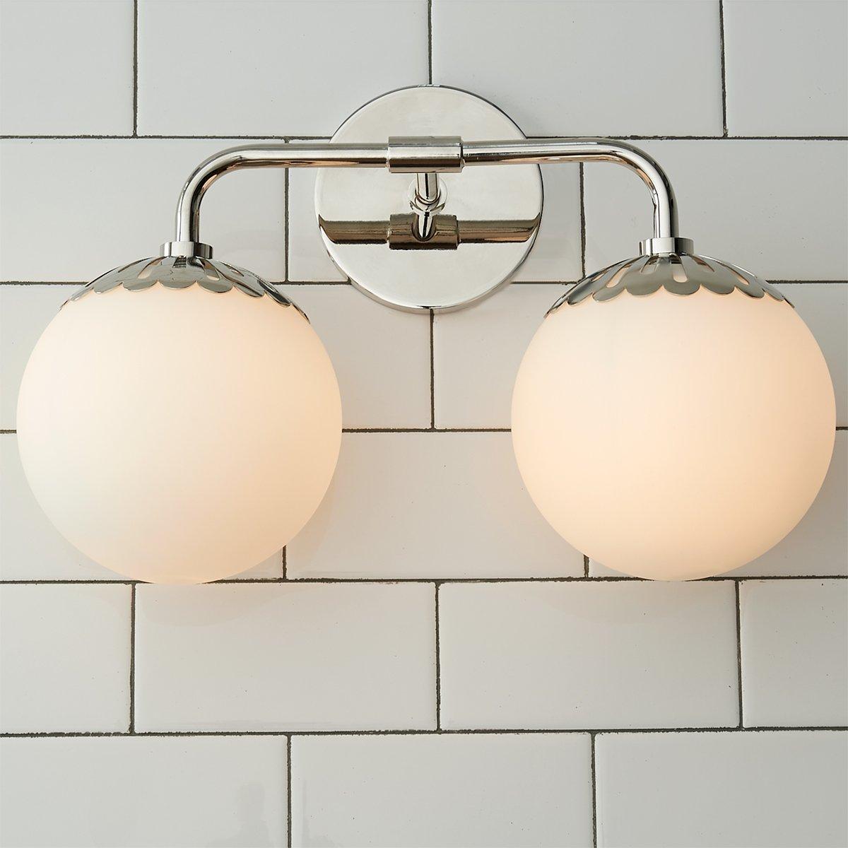 Art Deco Wandlampe mit Blumenkuppel und Glaskugel – Design Wandbeleuchtung in Messing, Schwarz oder Nickel für Wohnzimmer und Badezimmer | Restfield