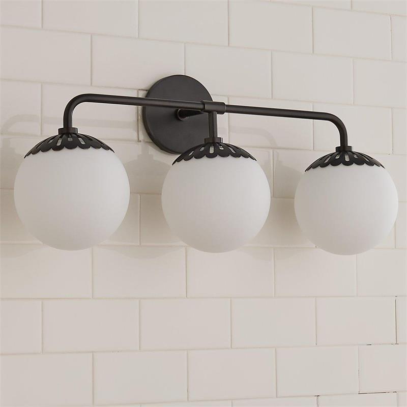 Art Deco Wandlampe mit Blumenkuppel und Glaskugel – Design Wandbeleuchtung in Messing, Schwarz oder Nickel für Wohnzimmer und Badezimmer | Restfield