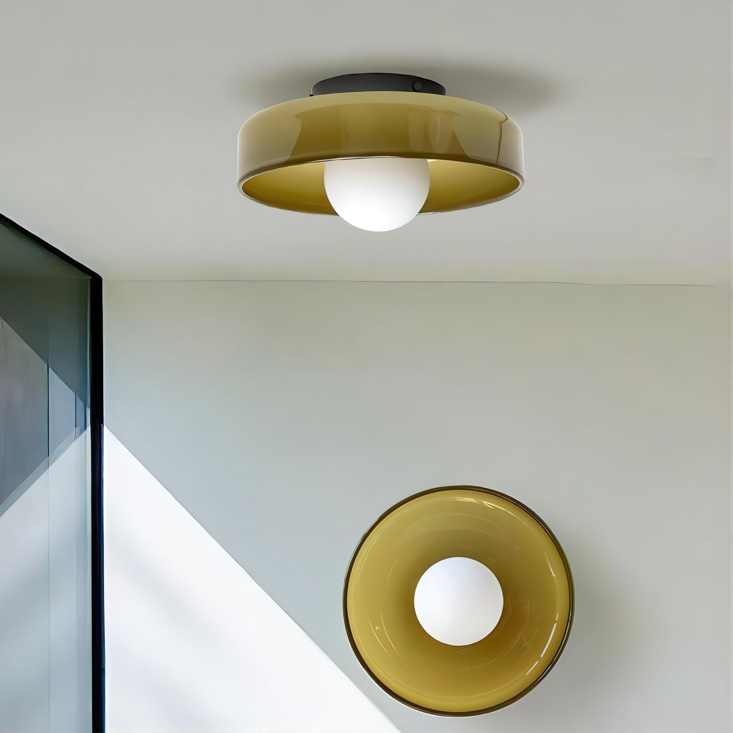 Disc Orb Plafondlamp – Moderne Glazen Lampenkap Rond Scandinavisch Design Messing Basis 3 Lichtpunten Warm Licht Woonkamer Slaapkamer Eetkamer | Sansoti