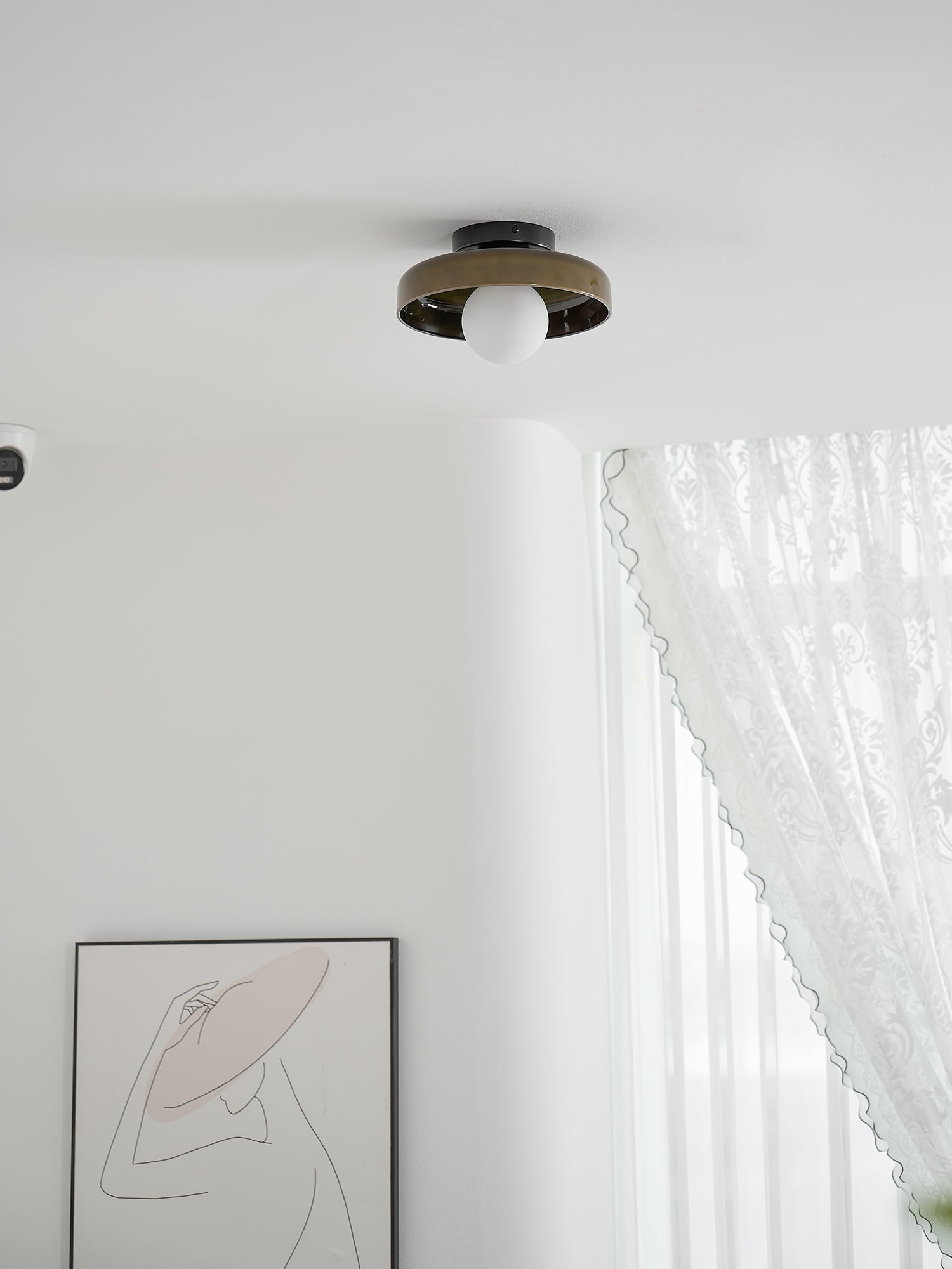 Disc Orb Plafondlamp – Moderne Glazen Lampenkap Rond Scandinavisch Design Messing Basis 3 Lichtpunten Warm Licht Woonkamer Slaapkamer Eetkamer | Sansoti