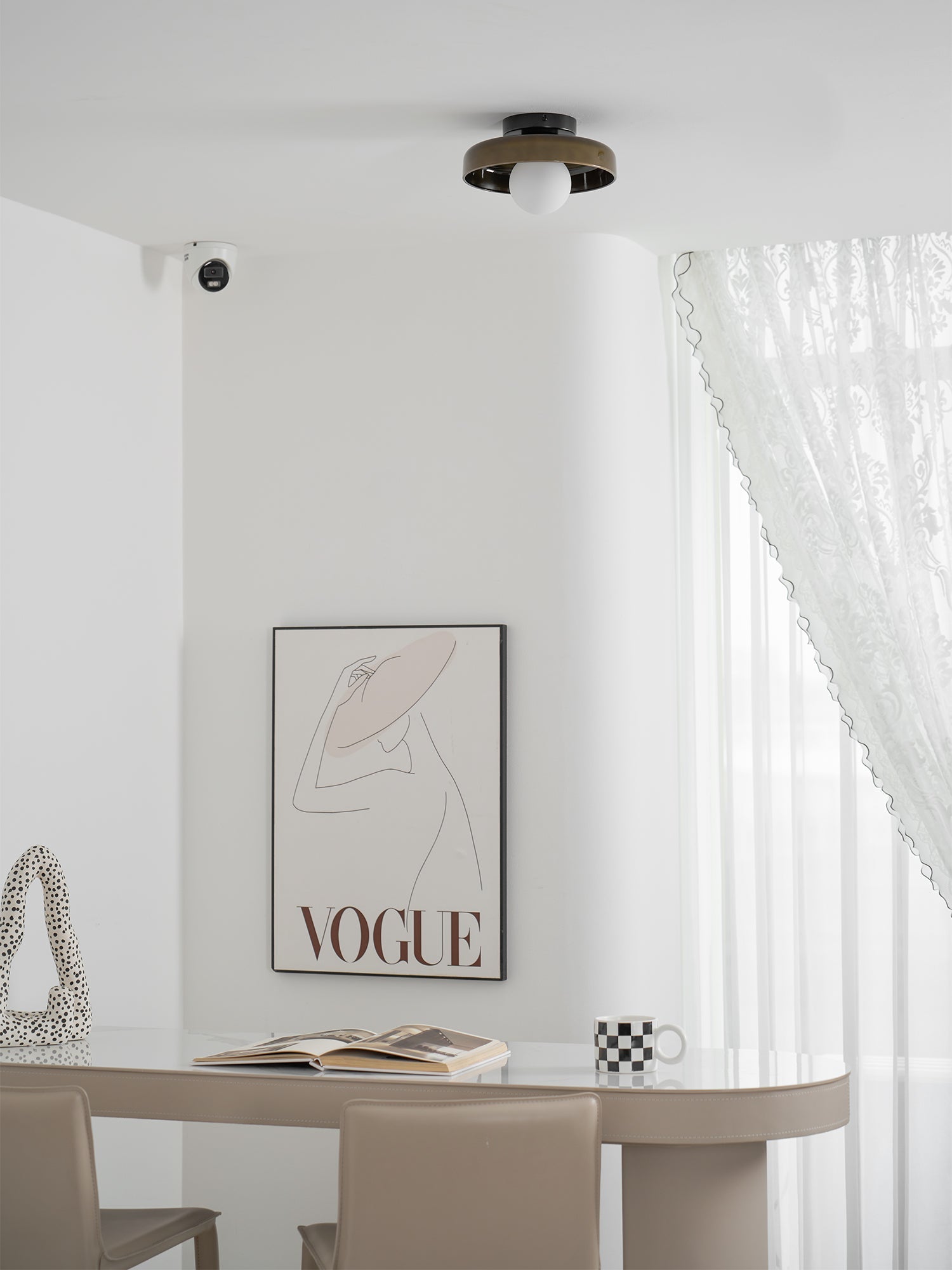 Disc Orb Plafondlamp – Moderne Glazen Lampenkap Rond Scandinavisch Design Messing Basis 3 Lichtpunten Warm Licht Woonkamer Slaapkamer Eetkamer | Sansoti