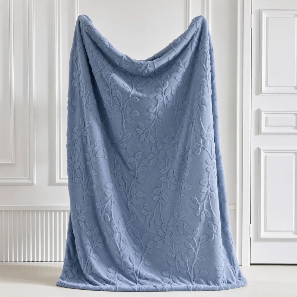 Reversible Throw with Leaf Pattern - Soft Sherpa Fleece Blanket - Warm Decorative Bedding for the Sofa | Sansoti