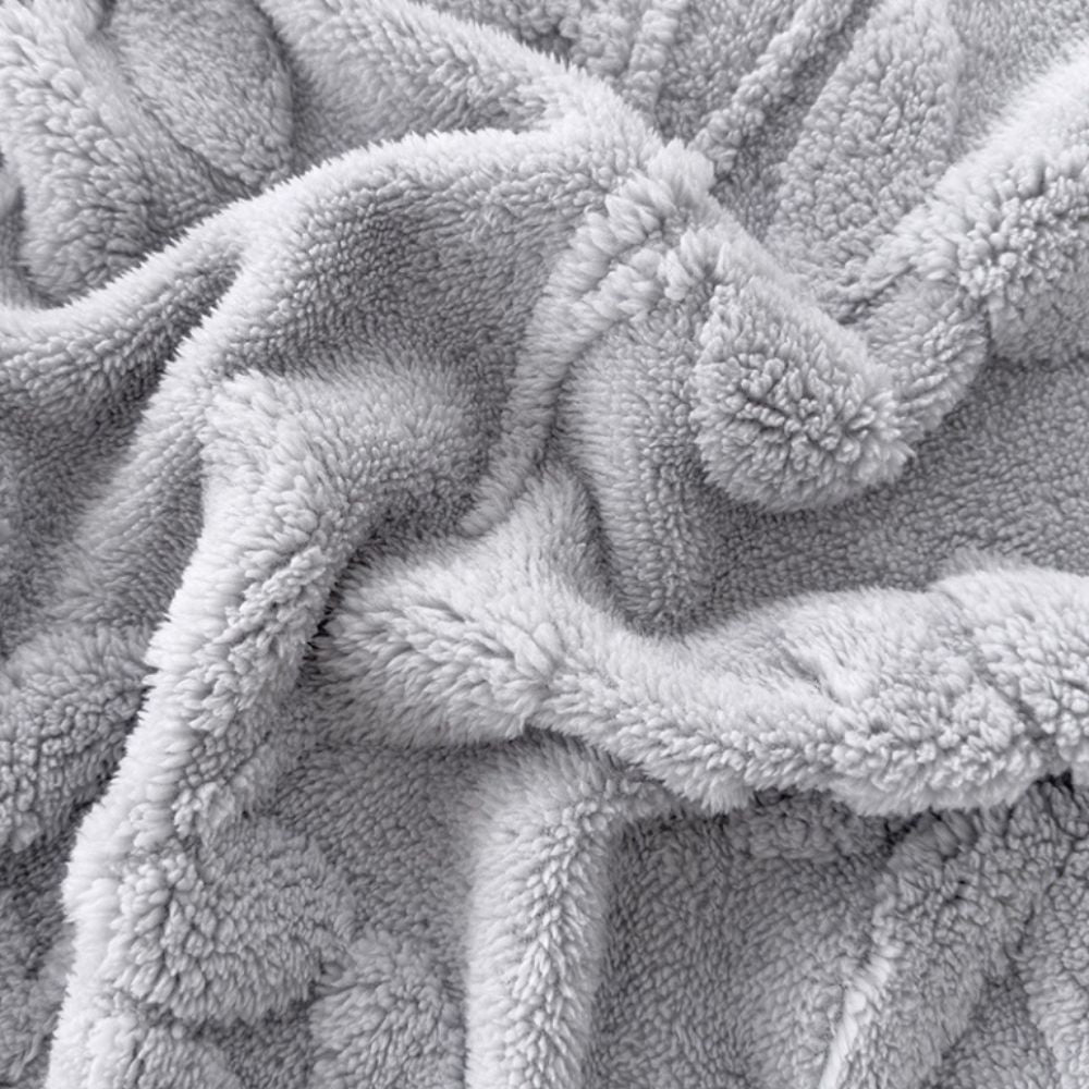 Reversible Throw with Leaf Pattern - Soft Sherpa Fleece Blanket - Warm Decorative Bedding for the Sofa | Sansoti