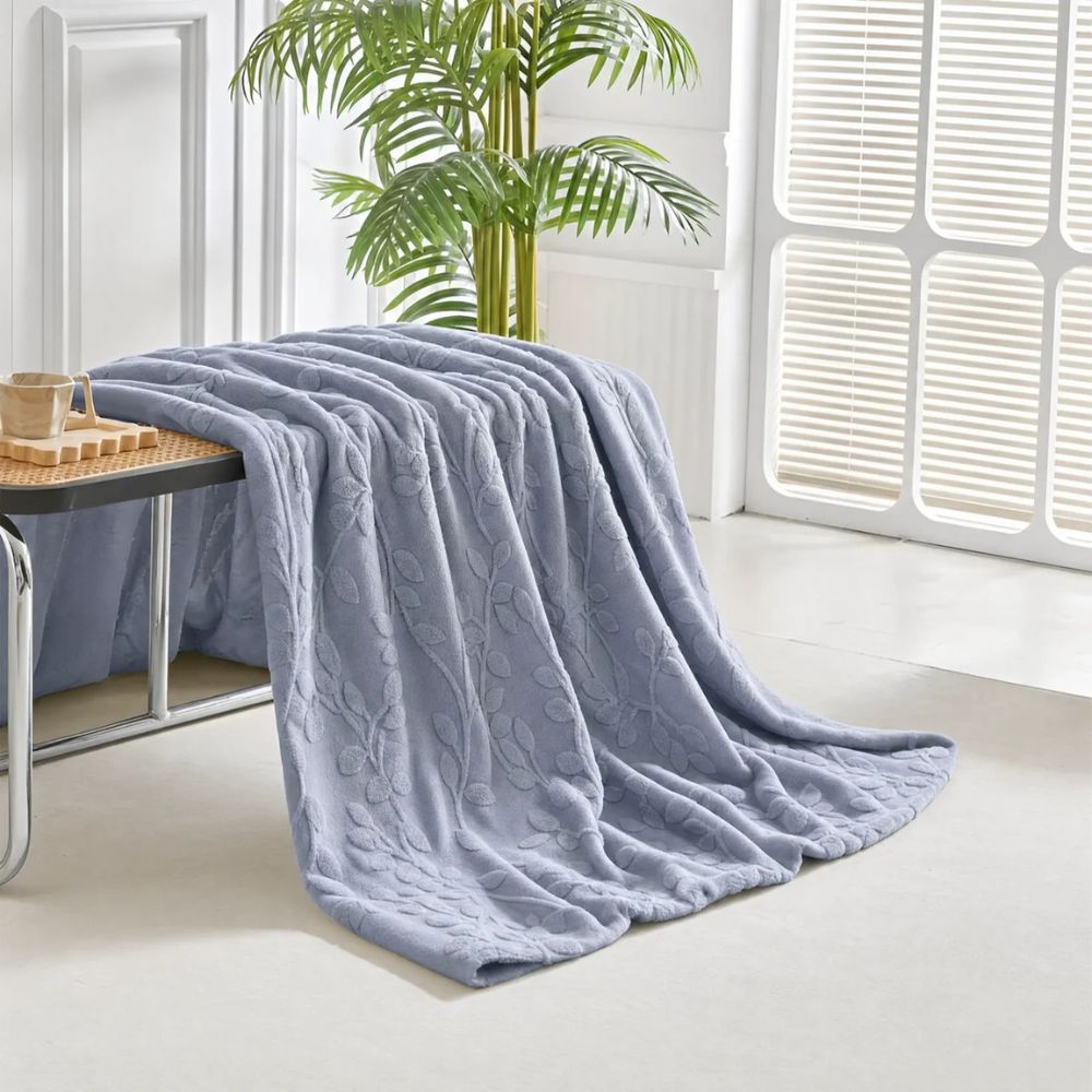 Reversible Throw with Leaf Pattern - Soft Sherpa Fleece Blanket - Warm Decorative Bedding for the Sofa | Sansoti