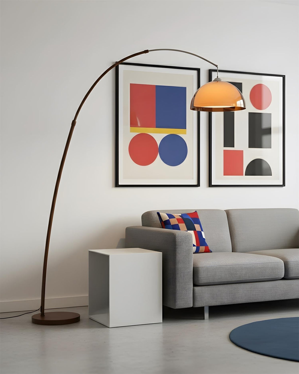 Bogen-Stehlampe aus Metall mit verstellbarem Arm, bernsteinfarbenem Kuppelschirm, Leselampe, Wohnzimmer, Walnuss, Mid-Century Modern | Sansoti