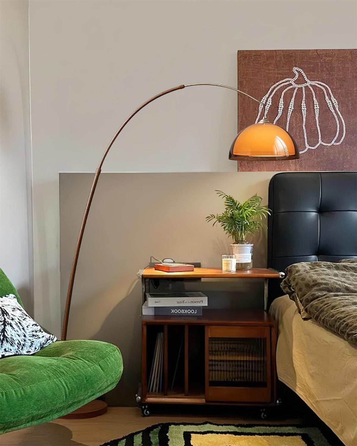 Bogen-Stehlampe aus Metall mit verstellbarem Arm, bernsteinfarbenem Kuppelschirm, Leselampe, Wohnzimmer, Walnuss, Mid-Century Modern | Sansoti