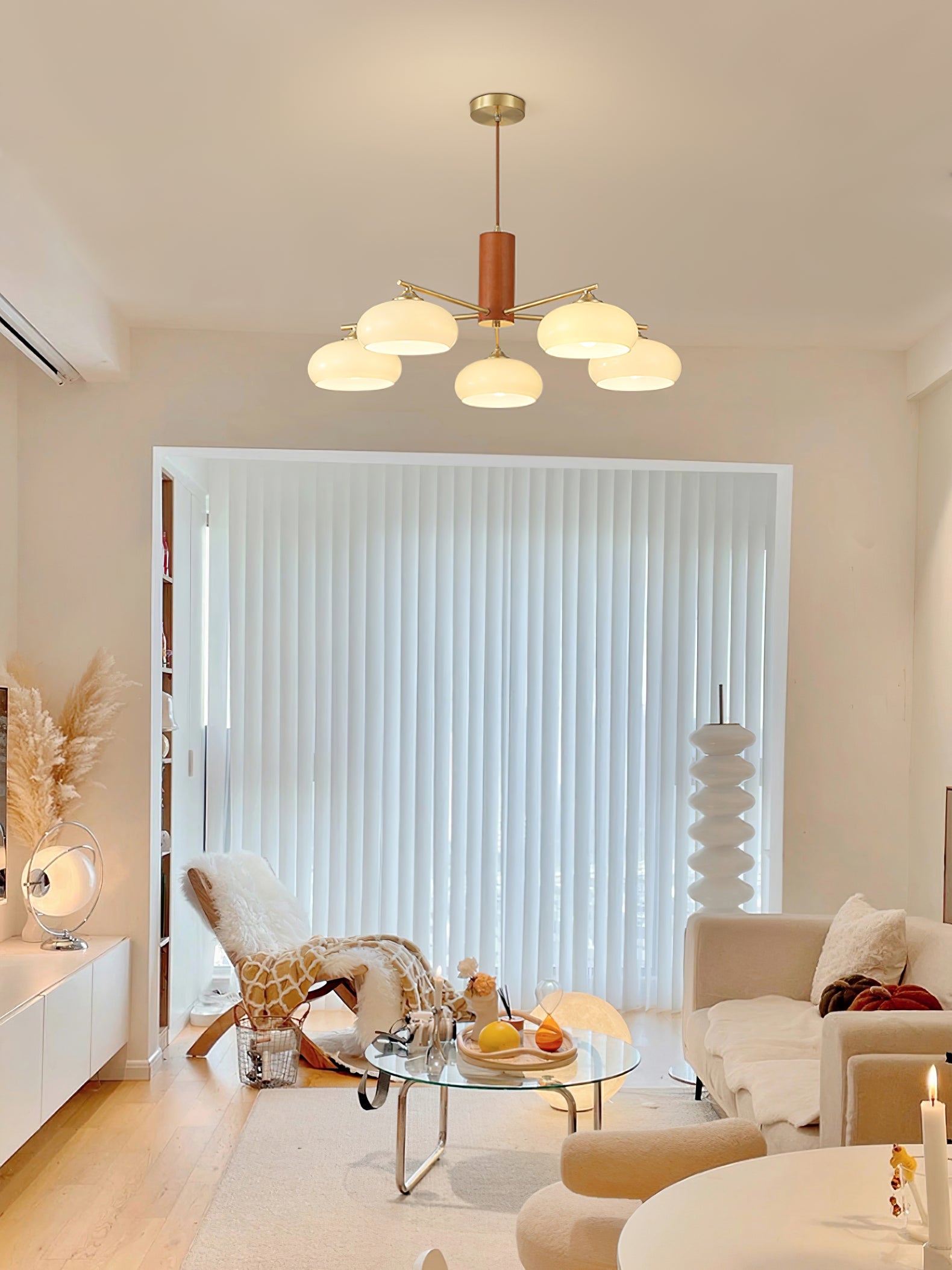 Ovale Design Kroonluchter Met Glazen Kappen En Messing Details Voor Woonkamer En Eetkamer | Sansoti