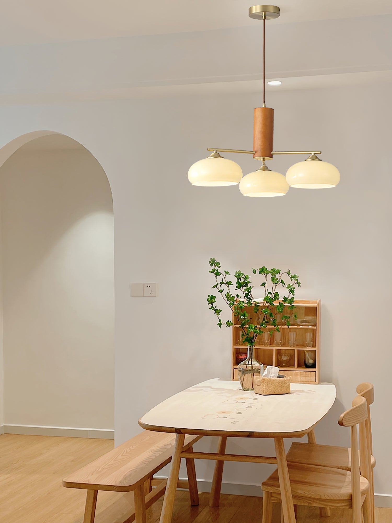 Ovale Design Kroonluchter Met Glazen Kappen En Messing Details Voor Woonkamer En Eetkamer | Sansoti