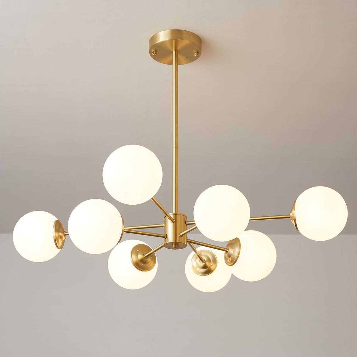 Kronleuchter aus Glaskugeln, Messing, Deckenleuchte, Esszimmer, Wohnzimmer, skandinavisches Design, modernes Interieur | Sansoti
