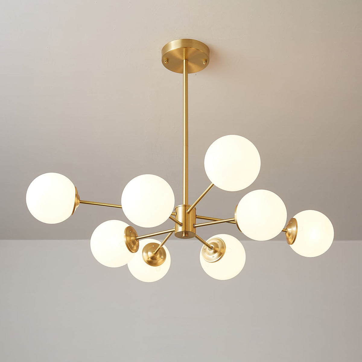Kronleuchter aus Glaskugeln, Messing, Deckenleuchte, Esszimmer, Wohnzimmer, skandinavisches Design, modernes Interieur | Sansoti