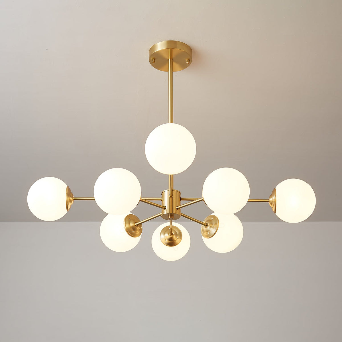 Kronleuchter aus Glaskugeln, Messing, Deckenleuchte, Esszimmer, Wohnzimmer, skandinavisches Design, modernes Interieur | Sansoti