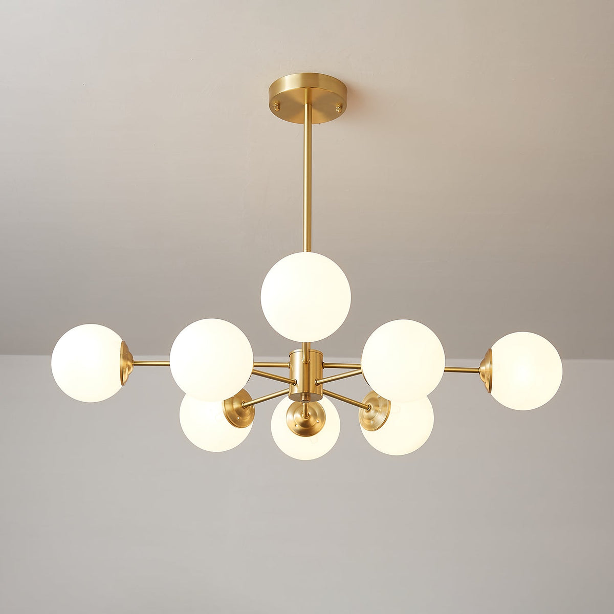 Kronleuchter aus Glaskugeln, Messing, Deckenleuchte, Esszimmer, Wohnzimmer, skandinavisches Design, modernes Interieur | Sansoti
