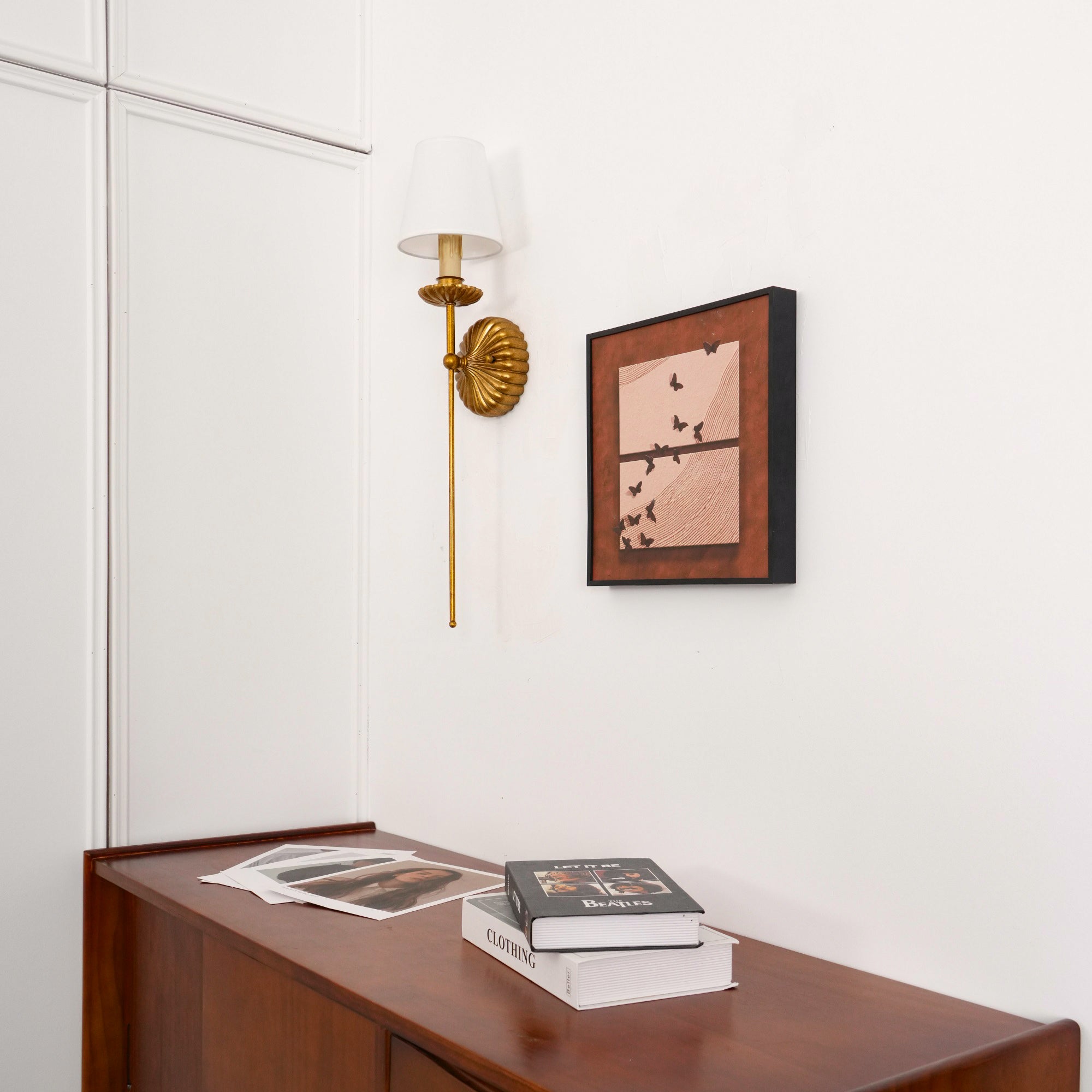 Luxe dubbele wandlamp met stoffen kap en antiek goud bladgoud afwerking voor hal en woonkamer | Sansoti