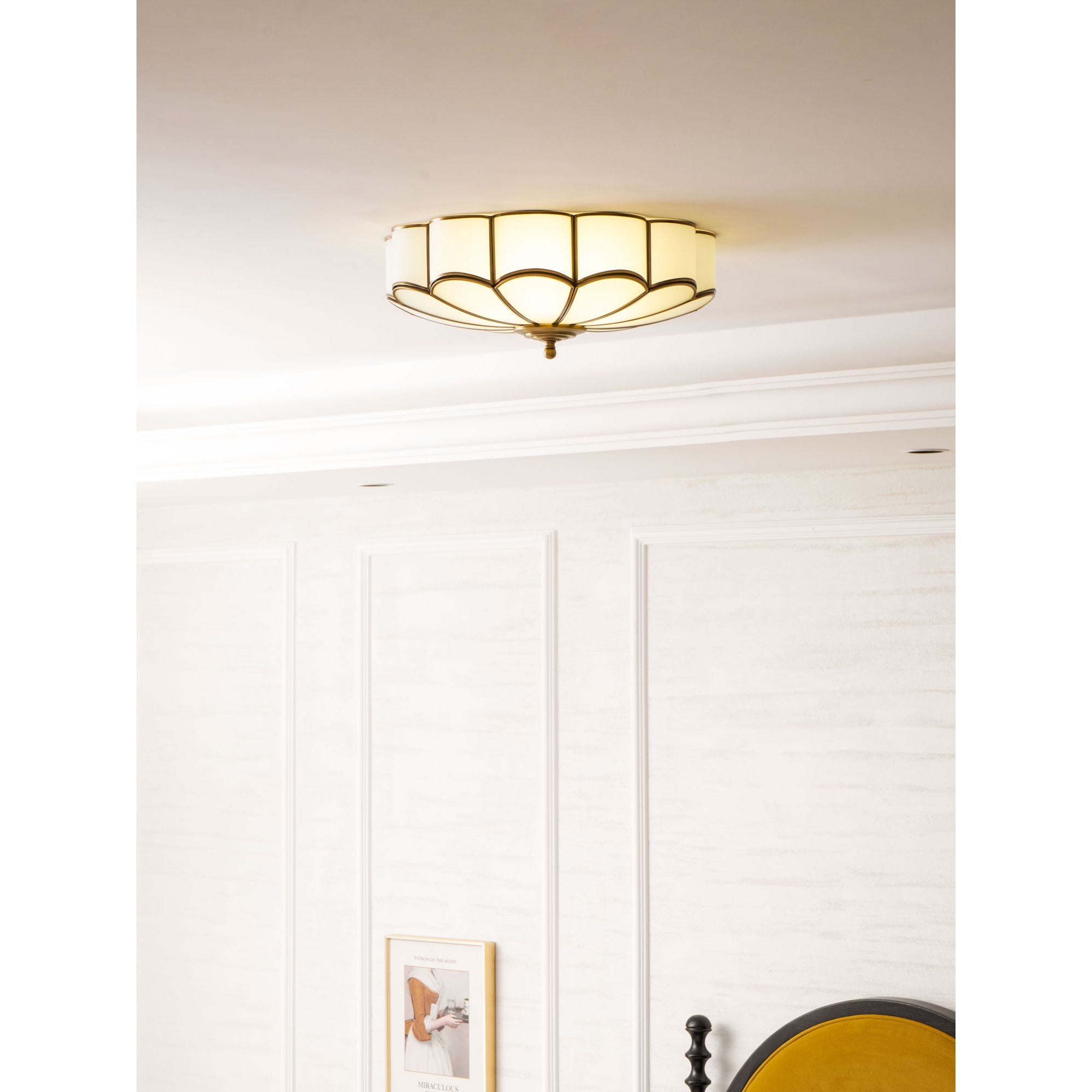 Blumenförmige Deckenlampe aus Glas mit Messing-Finish – Postmodernes Design mit 3, 4 oder 6 Lichtern | Restfield