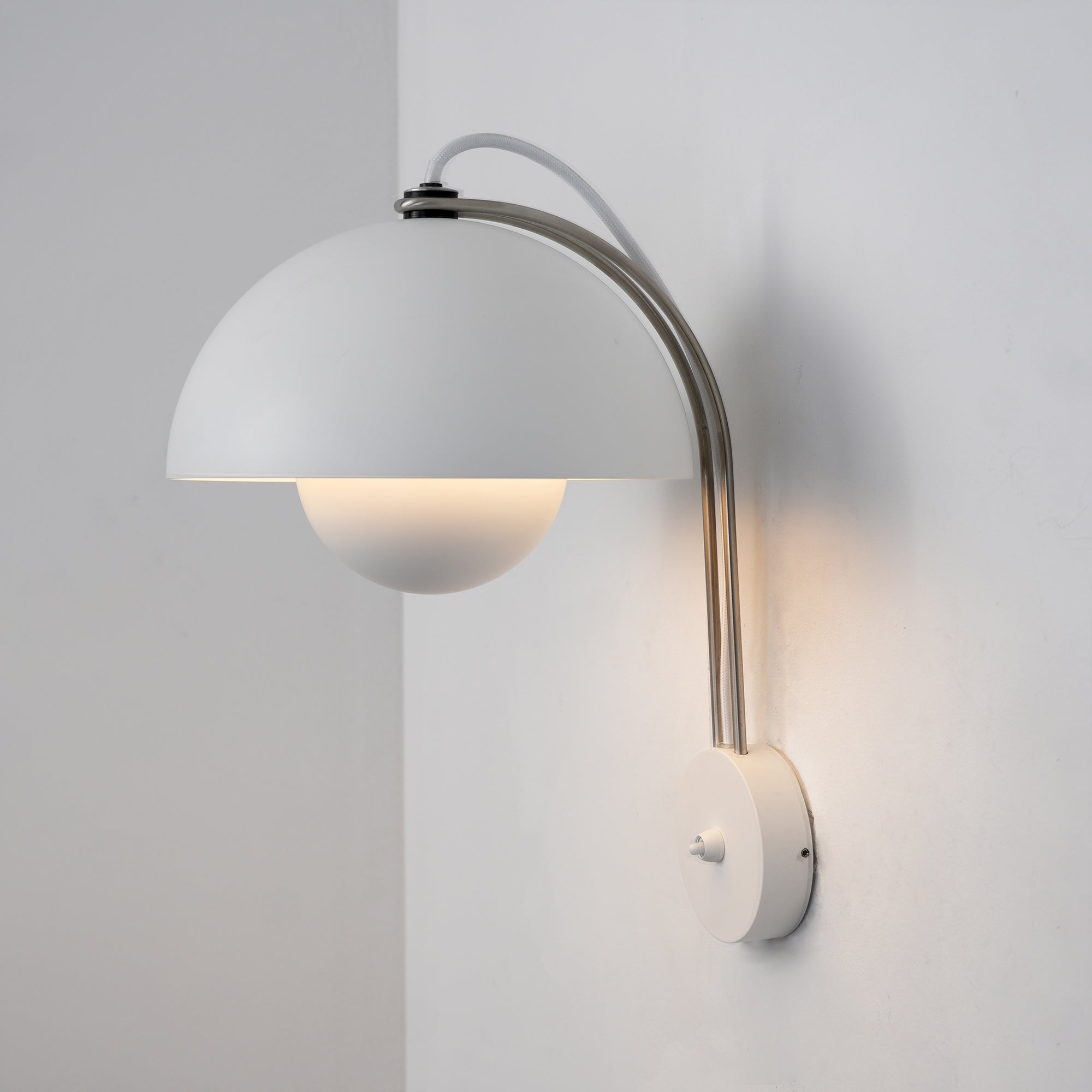 VP9 Wandlamp — Dubbele Koepel Stijlicoon in 13 Kleuren — Dimbaar E26/E27 — Voor Slaapkamer, Gang, Leeshoek | Sansoti