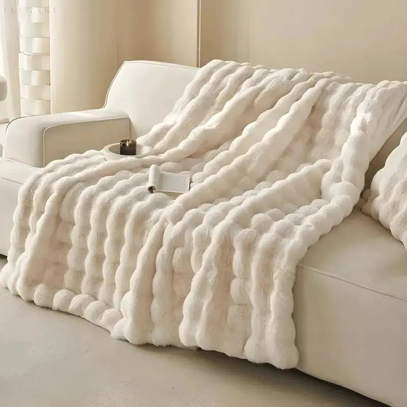 Kuschelig weiche Fleecedecke mit Blasentextur für Sofa und Bett - Winterwärme, dekorative Decke im skandinavischen Stil | Sansoti