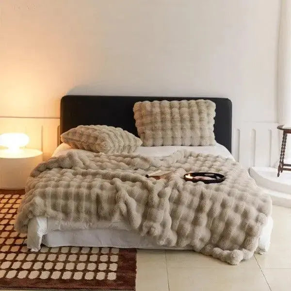 Kuschelig weiche Fleecedecke mit Blasentextur für Sofa und Bett - Winterwärme, dekorative Decke im skandinavischen Stil | Sansoti