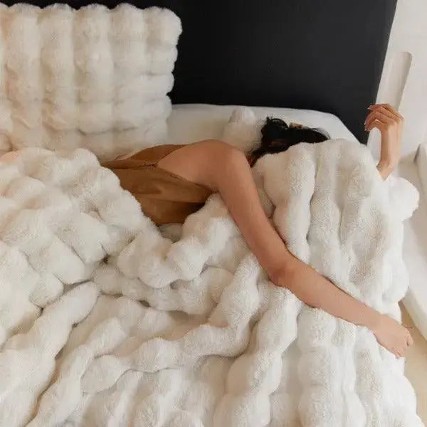 Kuschelig weiche Fleecedecke mit Blasentextur für Sofa und Bett - Winterwärme, dekorative Decke im skandinavischen Stil | Sansoti