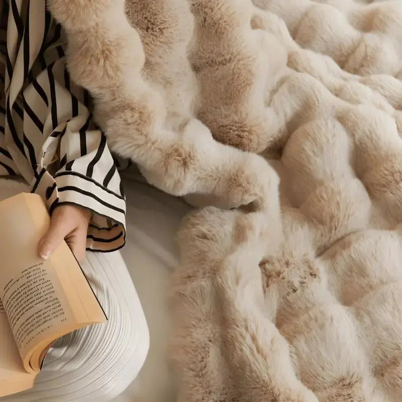 Kuschelig weiche Fleecedecke mit Blasentextur für Sofa und Bett - Winterwärme, dekorative Decke im skandinavischen Stil | Sansoti