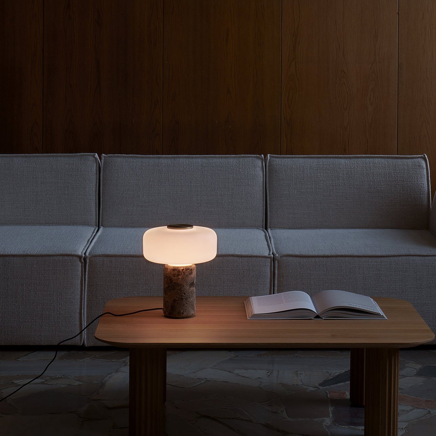 Oplaadbare Marmeren Tafellamp met Opaalglaskapje – Dimbaar Draadloos Sfeerlicht met Natuursteen Basis voor Woonkamer Slaapkamer Luxe Interieur | Sansoti