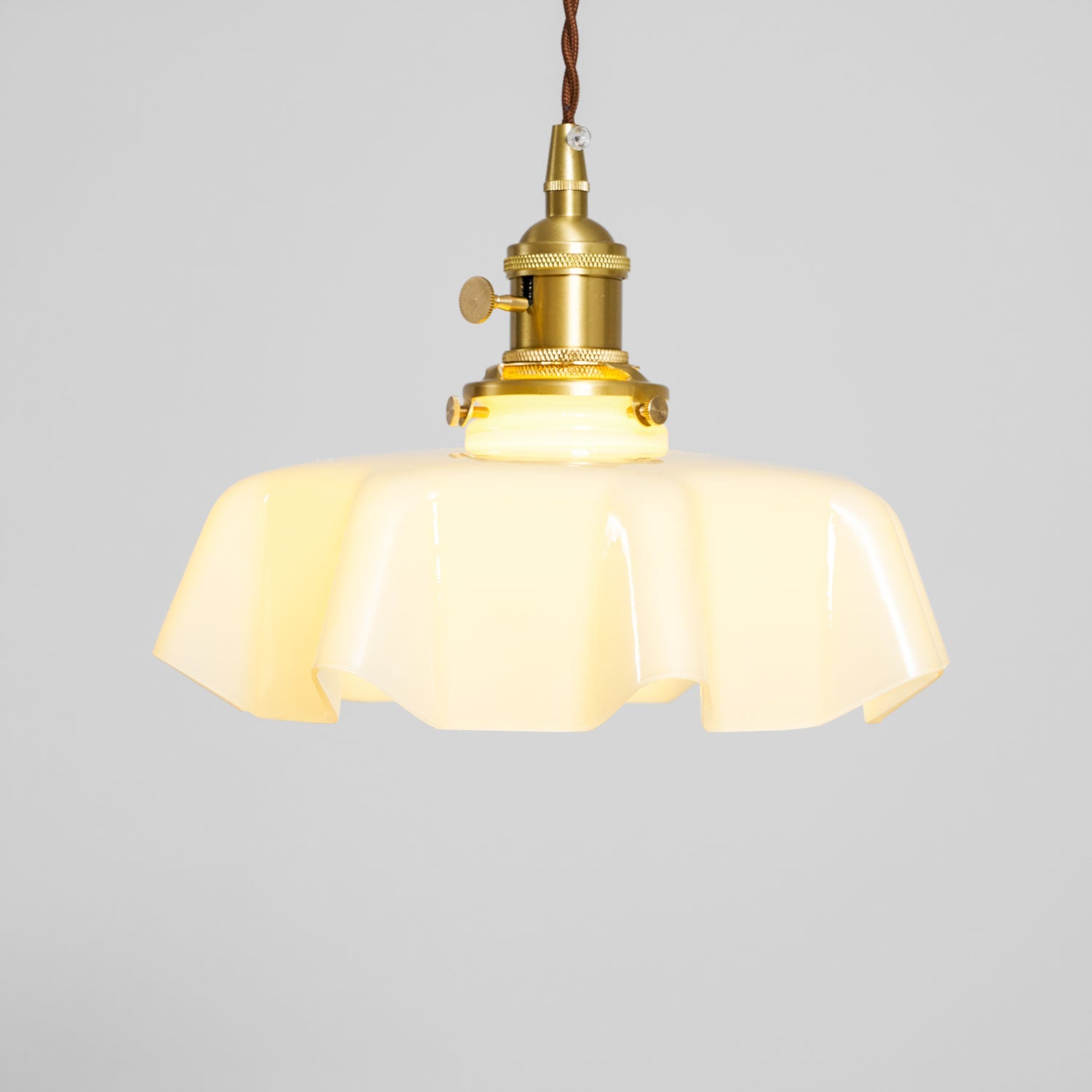 Geplooide Glazen Hanglamp met Messing Armatuur — Vintage Franse Stijl in Wit, Beige, Roze of Blauw — Verstelbare Kabel 150 cm | Sansoti