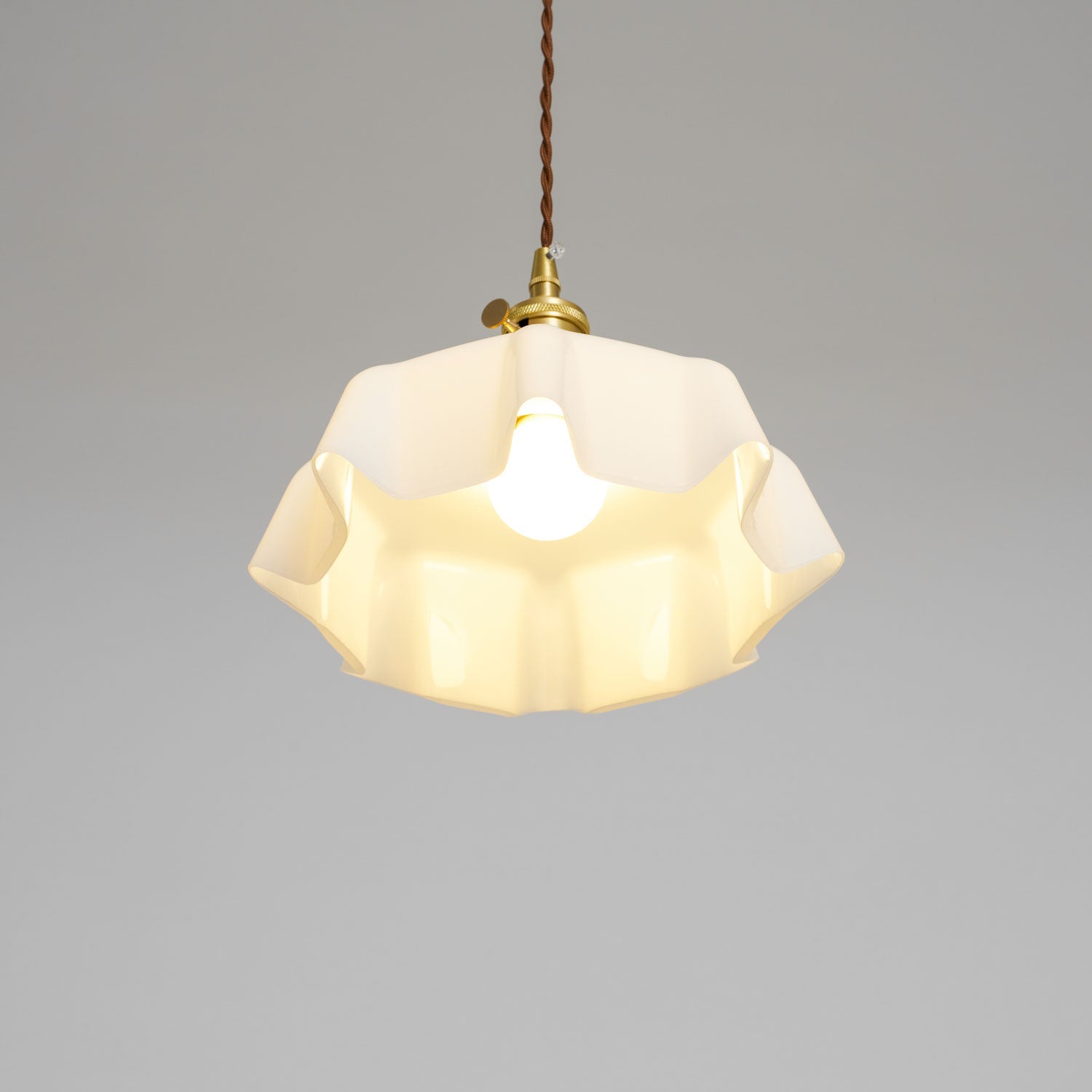 Geplooide Glazen Hanglamp met Messing Armatuur — Vintage Franse Stijl in Wit, Beige, Roze of Blauw — Verstelbare Kabel 150 cm | Sansoti