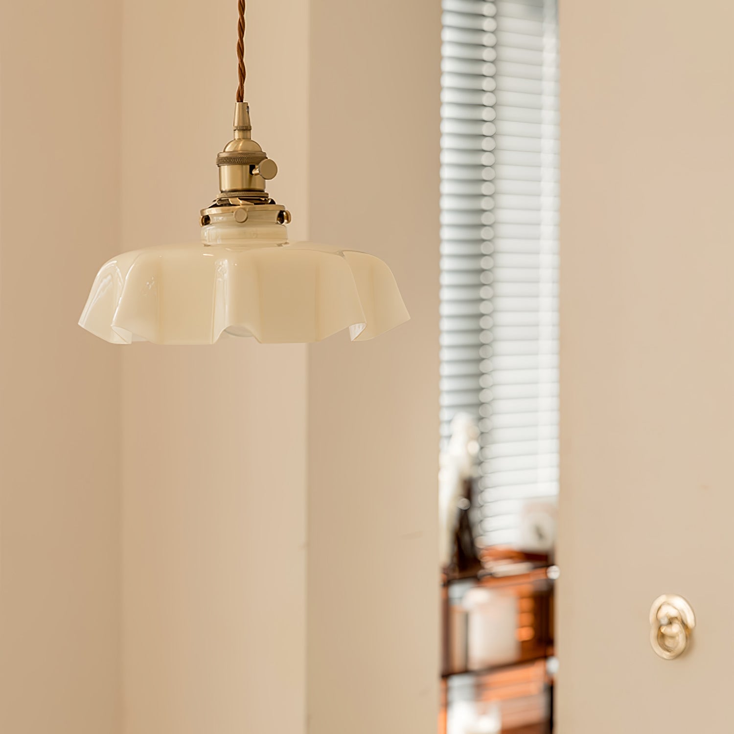 Geplooide Glazen Hanglamp met Messing Armatuur — Vintage Franse Stijl in Wit, Beige, Roze of Blauw — Verstelbare Kabel 150 cm | Sansoti