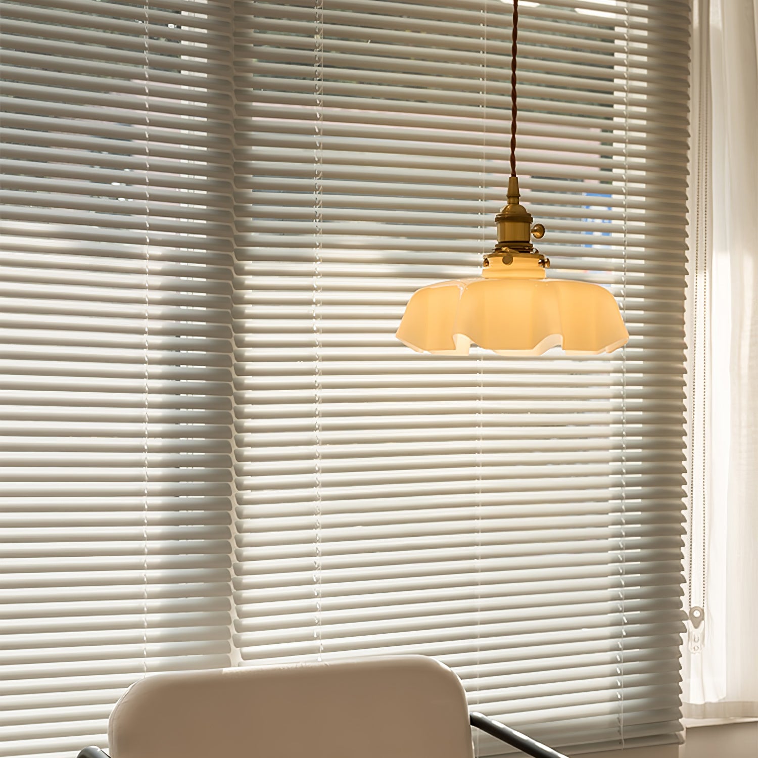 Geplooide Glazen Hanglamp met Messing Armatuur — Vintage Franse Stijl in Wit, Beige, Roze of Blauw — Verstelbare Kabel 150 cm | Sansoti