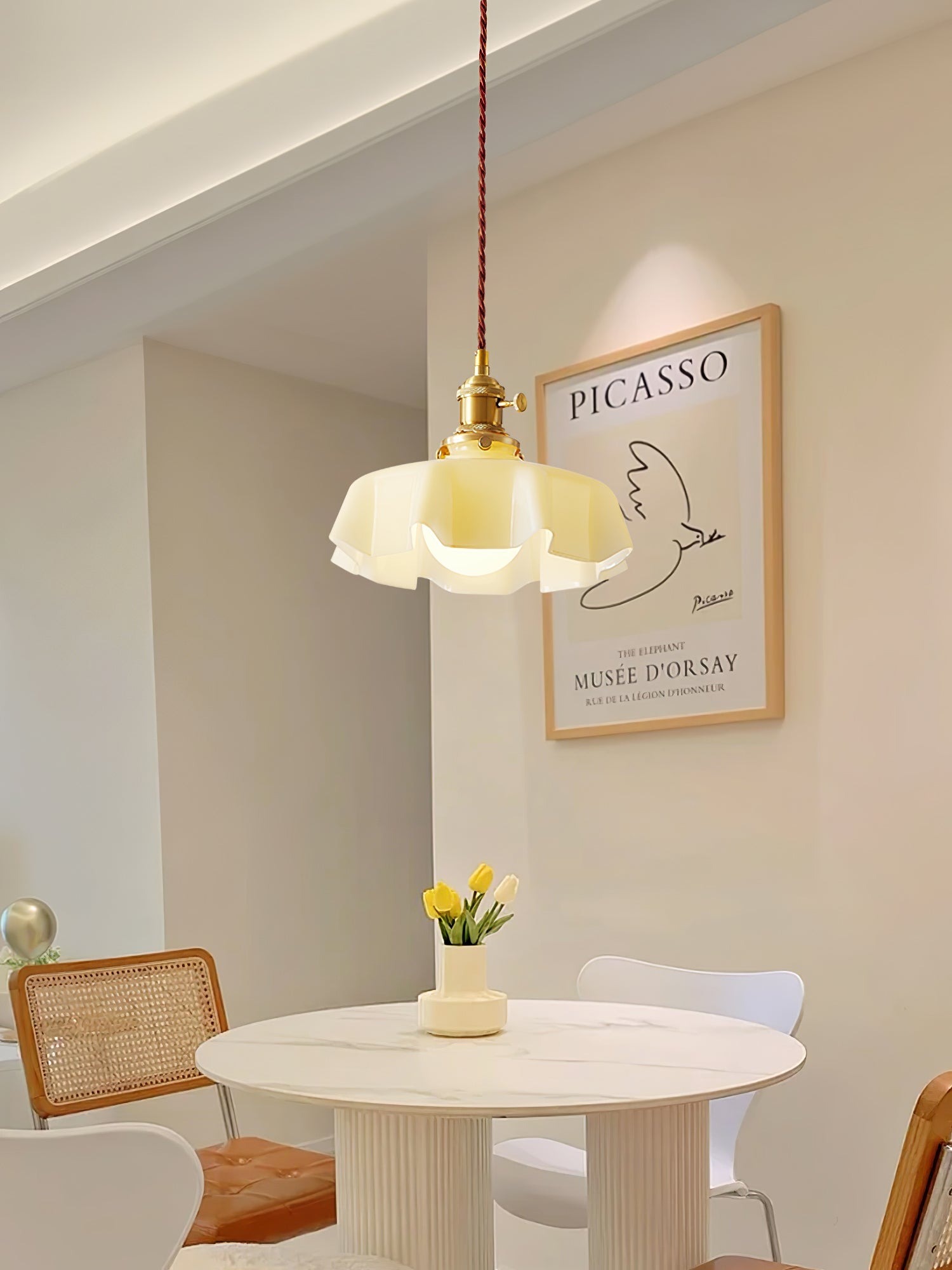 Geplooide Glazen Hanglamp met Messing Armatuur — Vintage Franse Stijl in Wit, Beige, Roze of Blauw — Verstelbare Kabel 150 cm | Sansoti