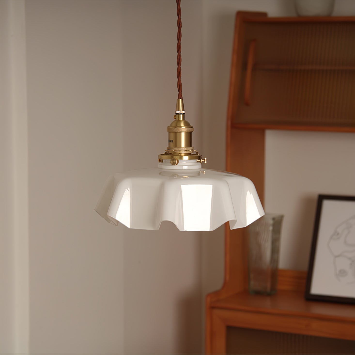 Geplooide Glazen Hanglamp met Messing Armatuur — Vintage Franse Stijl in Wit, Beige, Roze of Blauw — Verstelbare Kabel 150 cm | Sansoti