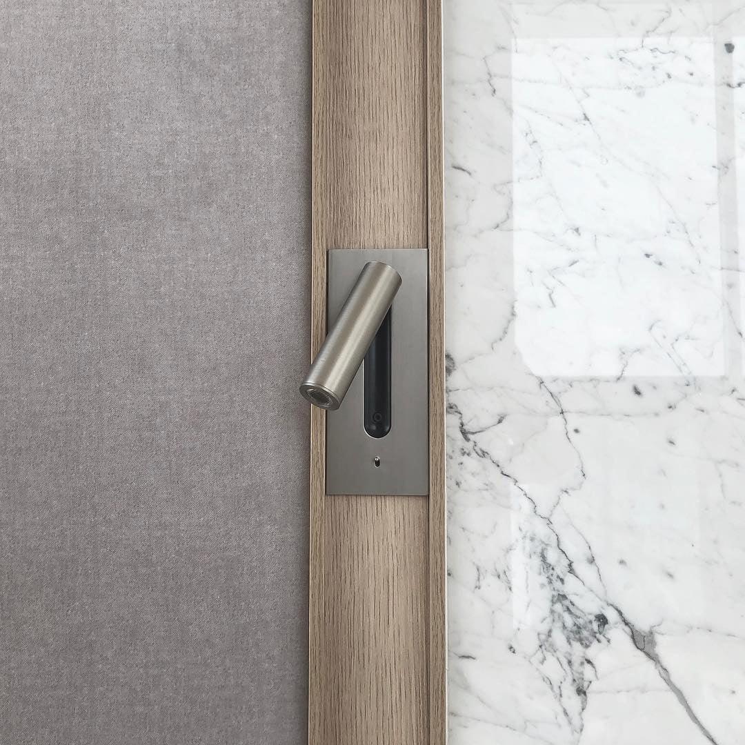 Applique murale de chambre à coucher LED à bras articulé, liseuse à intensité variable et réglable avec interrupteur, aluminium, bronze et noir, lampe de chevet | Sansoti