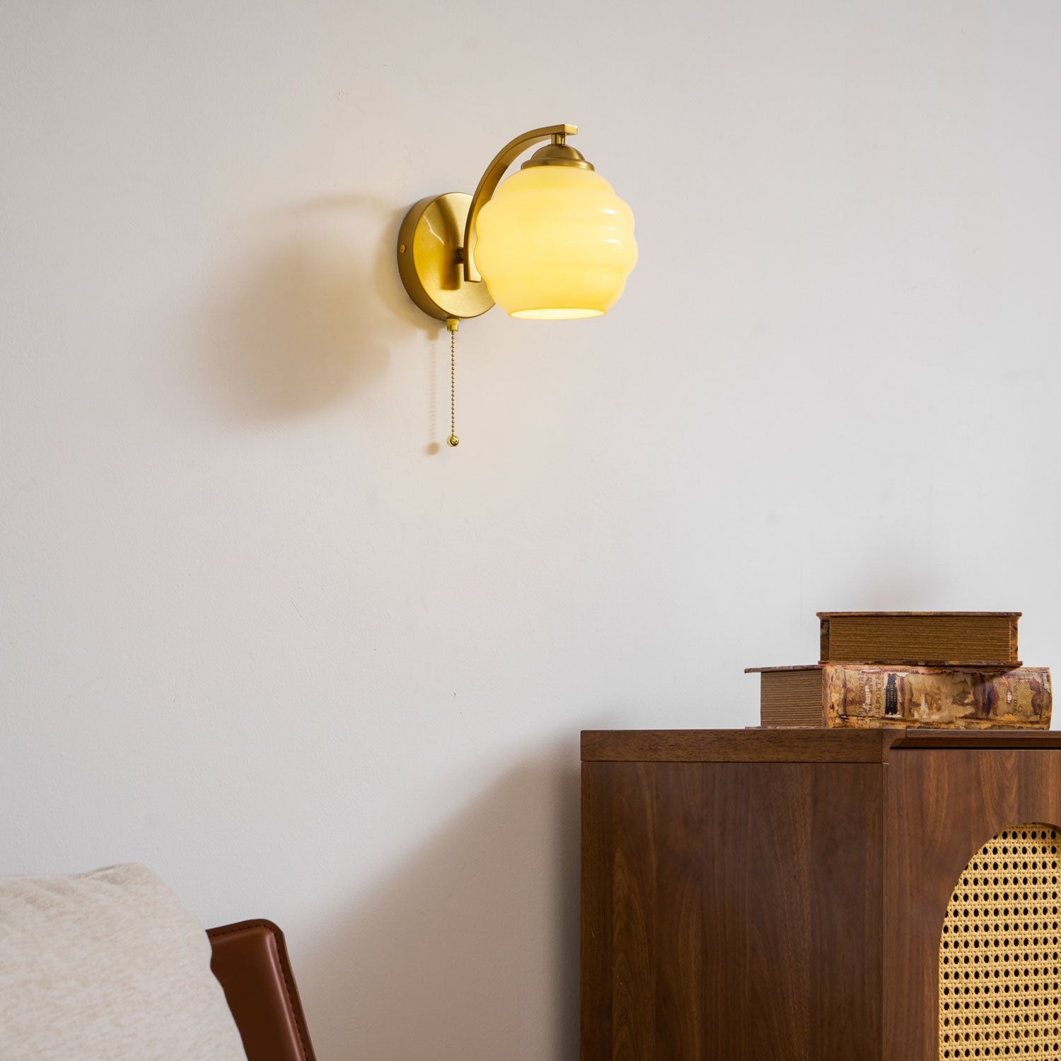 Art Deco Wandlamp met Gebogen Glazen Kap Vintage Stijl | Sansoti