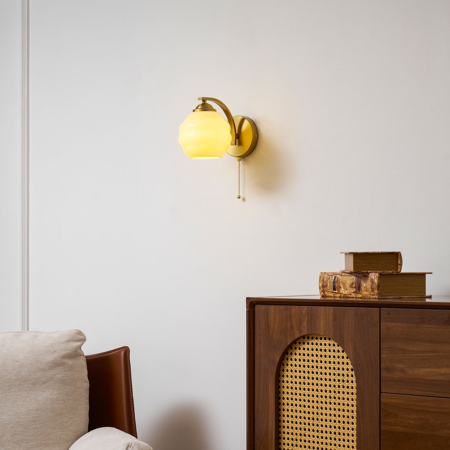 Art Deco Wandlamp met Gebogen Glazen Kap Vintage Stijl | Sansoti