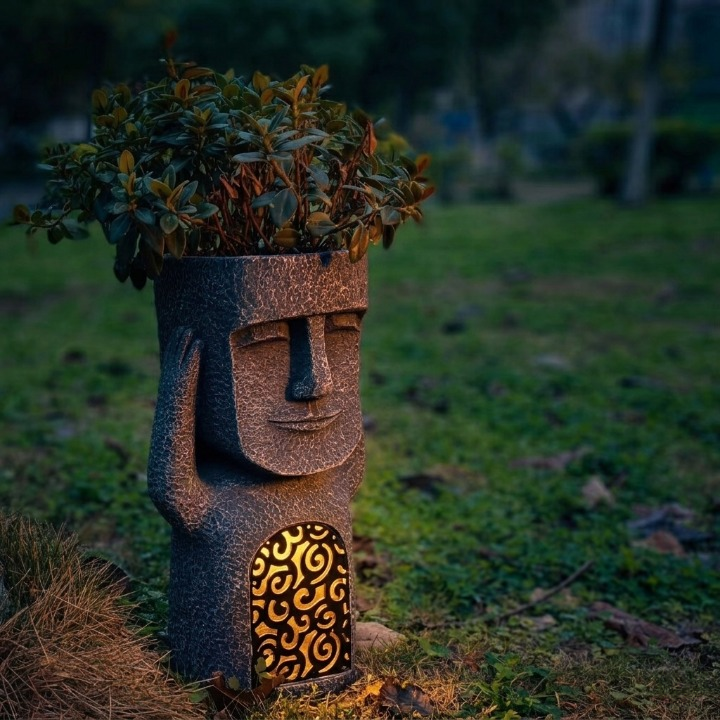 Gezicht Plantenpot met Zonne-LED Verlichting Grijs Kunstharz 25 cm Drie Wijze Apen Motief Sculptuur voor Tuin Terras Binnen en Buiten Weerbestendig Decoratief Solarpaneel Minimalistische Gezichtsvorm | Sansoti
