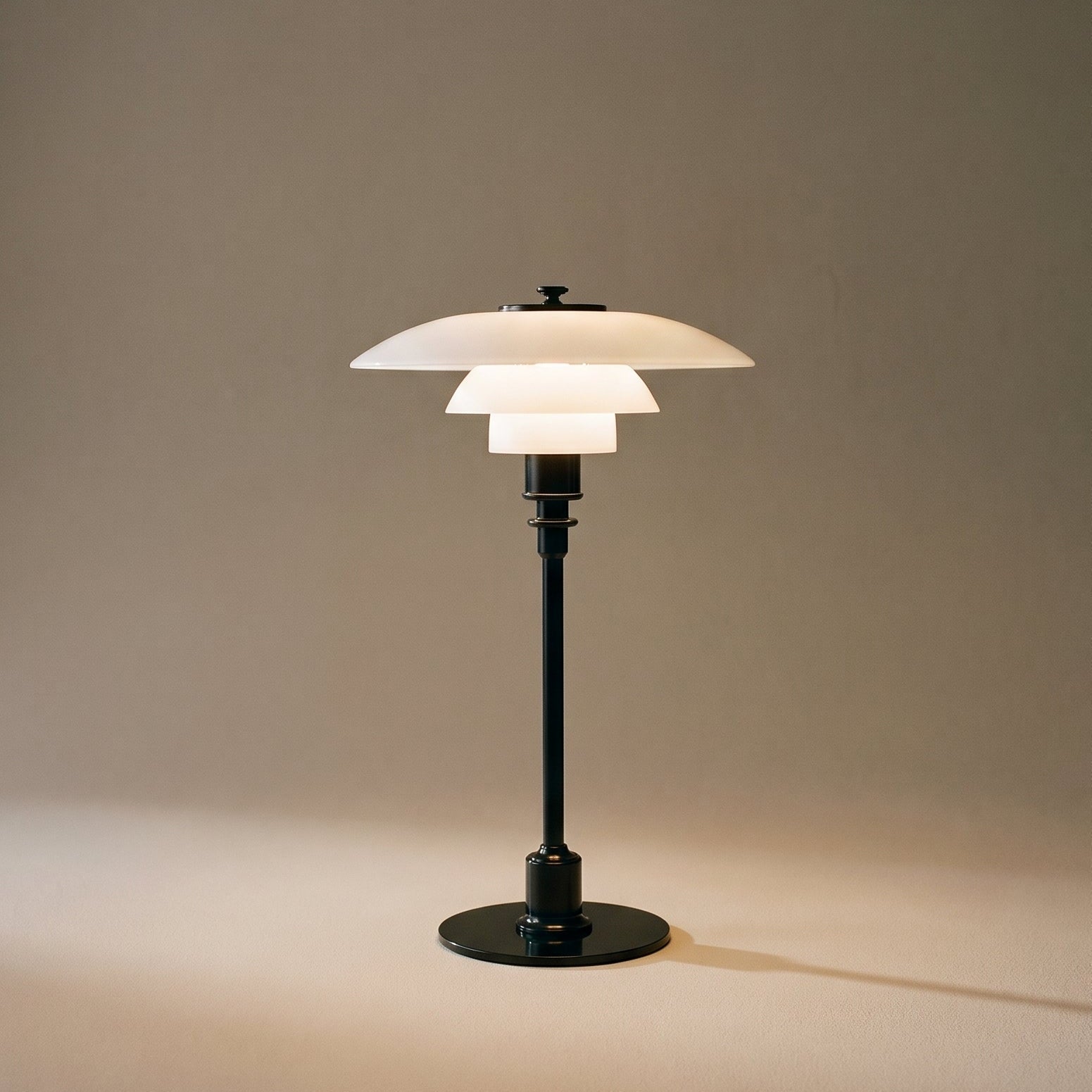 Tafellamp met Drie Glazen Kappen Dimbaar E27 LED Verlichting Leeslamp Nachtkastje Slaapkamer Scandinavisch | Sansoti