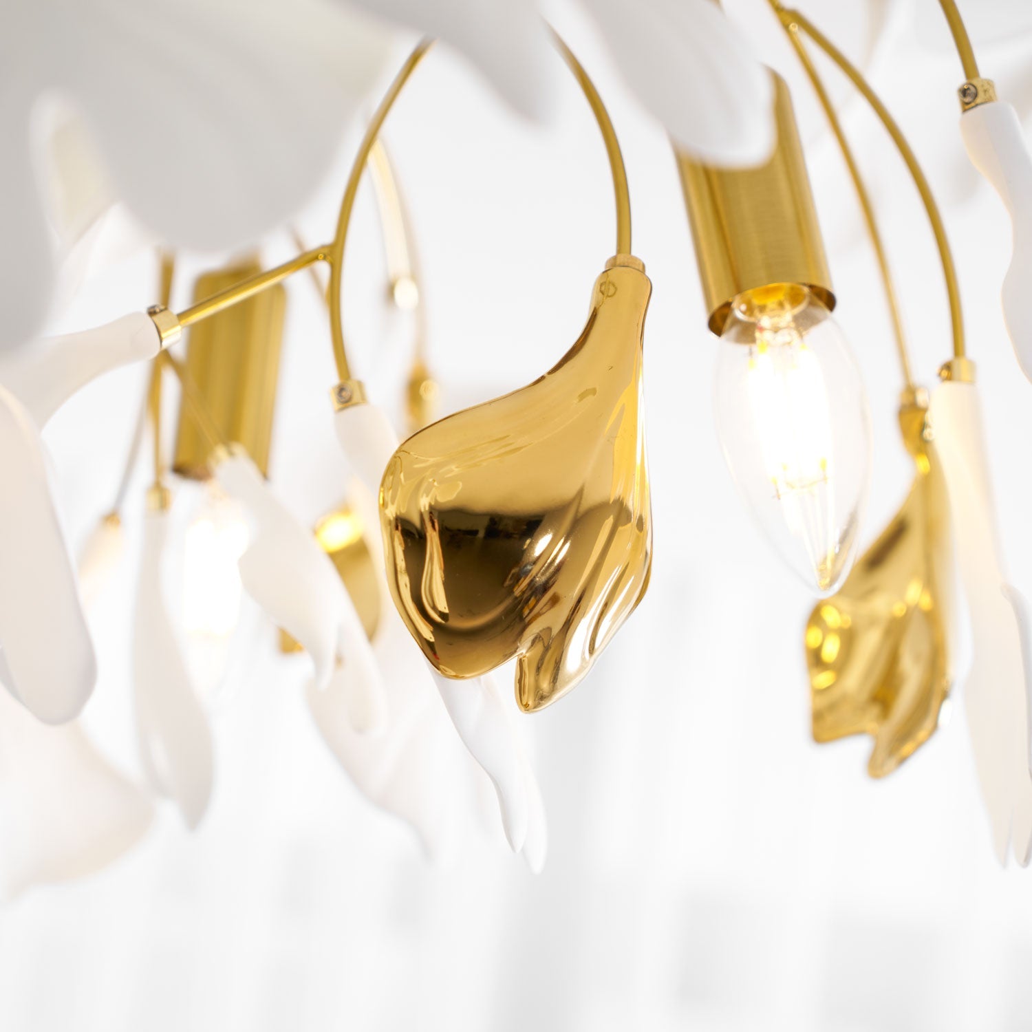 Keramische Hanglamp Ginkgo-Blad – Goudkleurige Armatuur met Witte Bladeren – Modern Natuurgeïnspireerd Design voor Woonkamer Eetkamer Slaapkamer | Sansoti