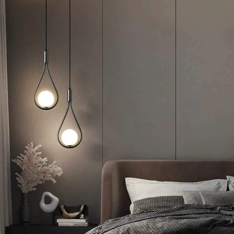 Nordic Hanglamp met Strakke Silhouet – Zwart & Goud Design | Sansoti