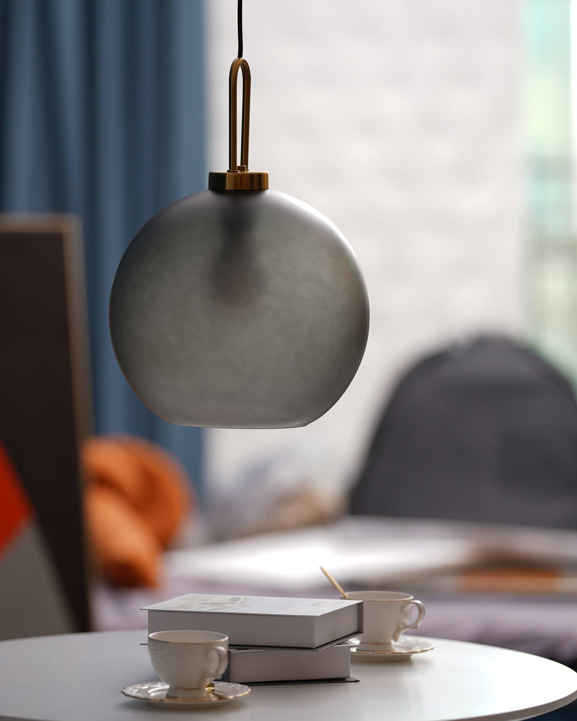 Glazen Hanglamp met Koperen Afwerking – Capsule & Sphere Vormen | Sansoti