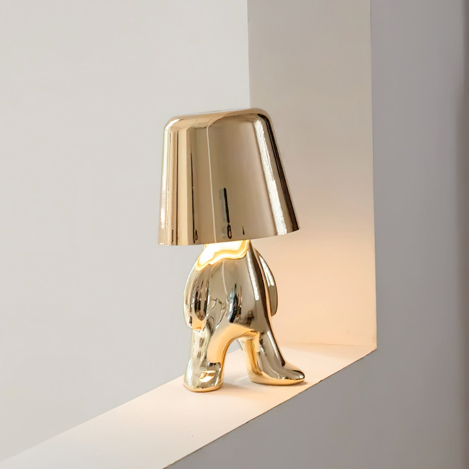 Moderne Tafellamp met Sculptuur – Goudkleurige Broers met Ingebouwde Accu en LED – Artistieke Verlichting voor Woonkamer, Slaapkamer & Bureau | Sansoti
