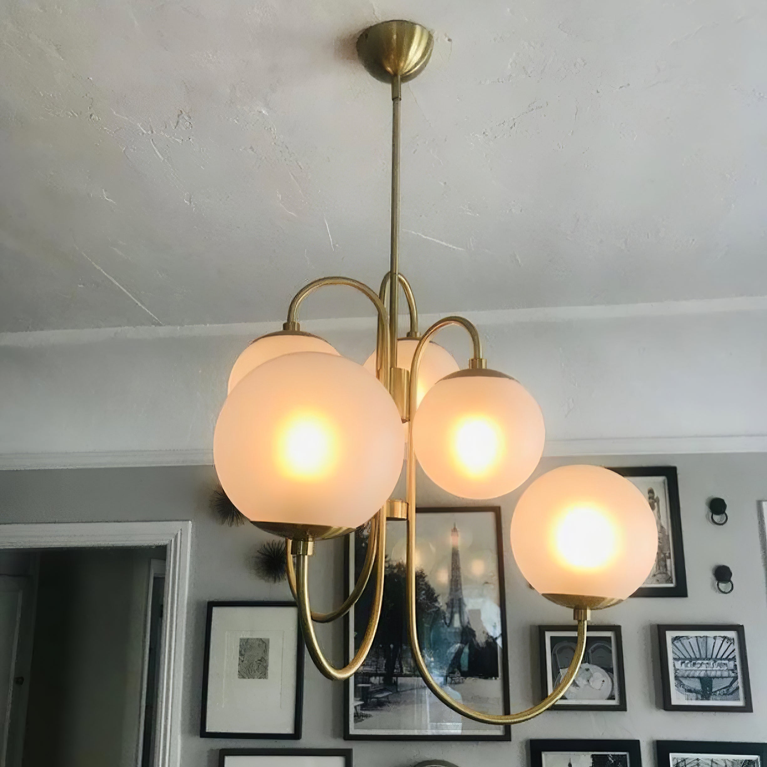 Zwanenhals Kroonluchter Ø76 cm – 8-Lichts Hanglamp met Glazen Bollen Goud/Zwart | Sansoti