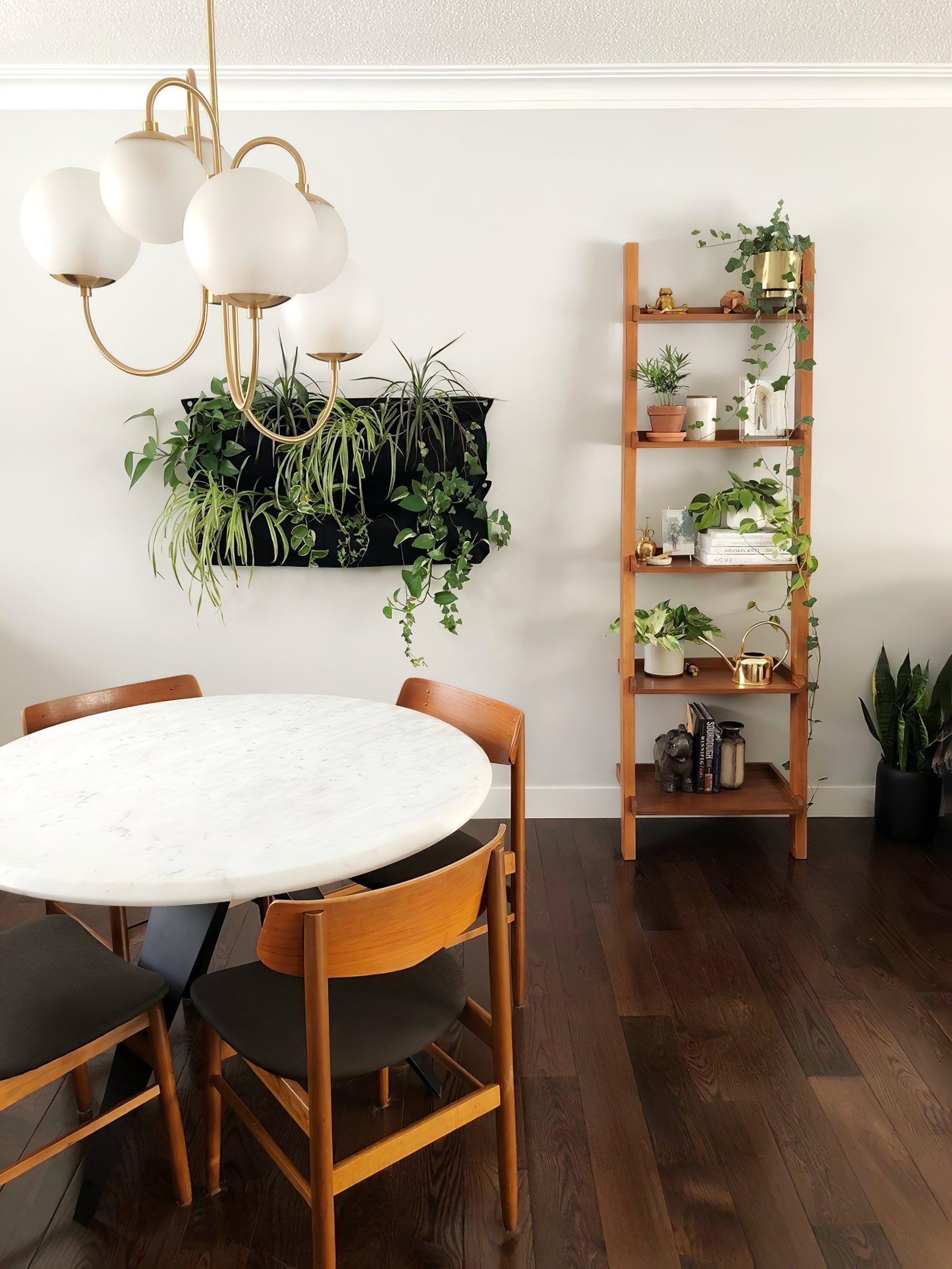 Zwanenhals Kroonluchter Ø76 cm – 8-Lichts Hanglamp met Glazen Bollen Goud/Zwart | Sansoti