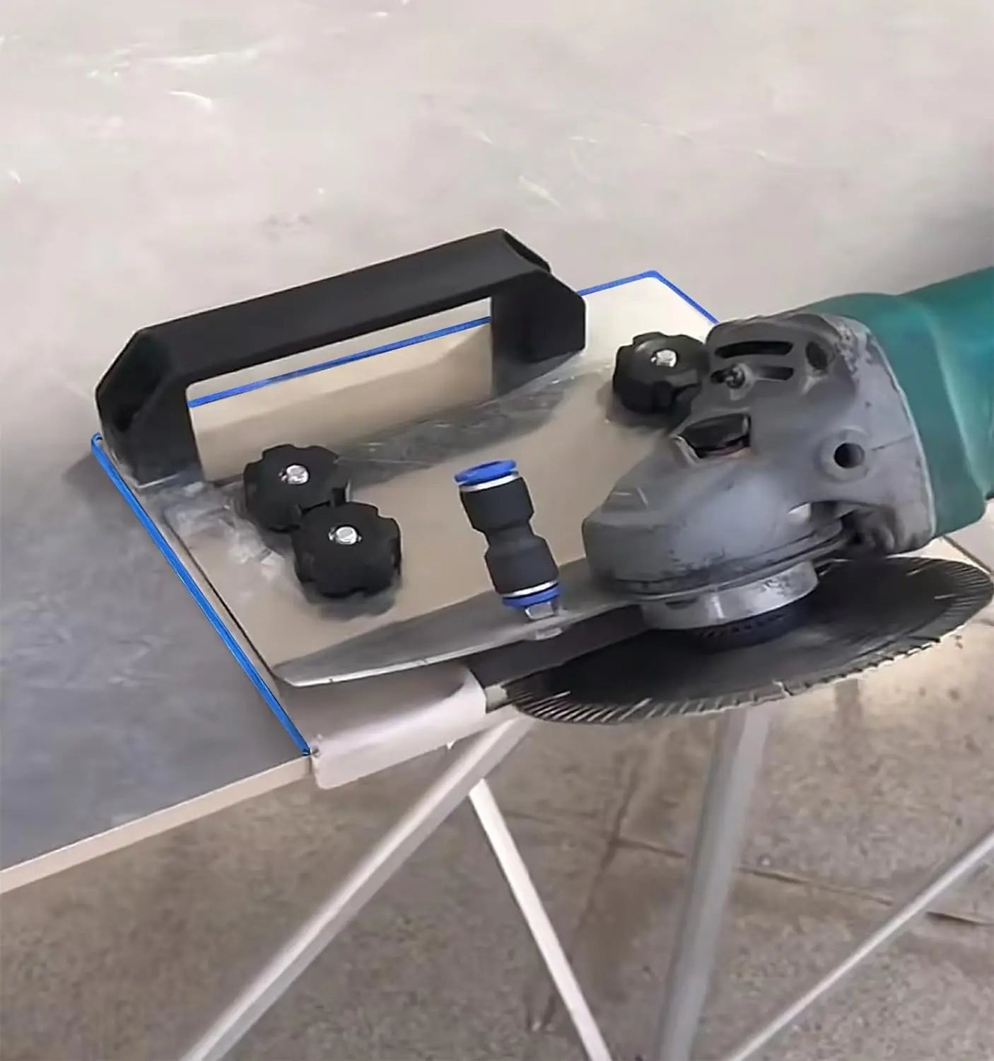 Tegelsnijhouder voor Haakse Slijper 45° Schuine Kanten RVS Verstelbaar Precisie Tegelbewerking Badkamer Keuken Renovatie Compact Vibratievrij | Sansoti
