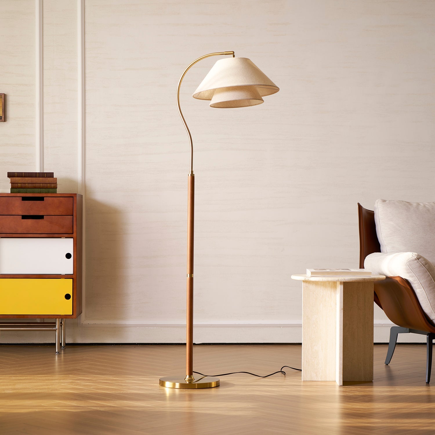 Luxuriöse Stehleuchte mit doppeltem Stoffschirm und Holzdetails – 155 cm hohes Design-Statement | Restfield