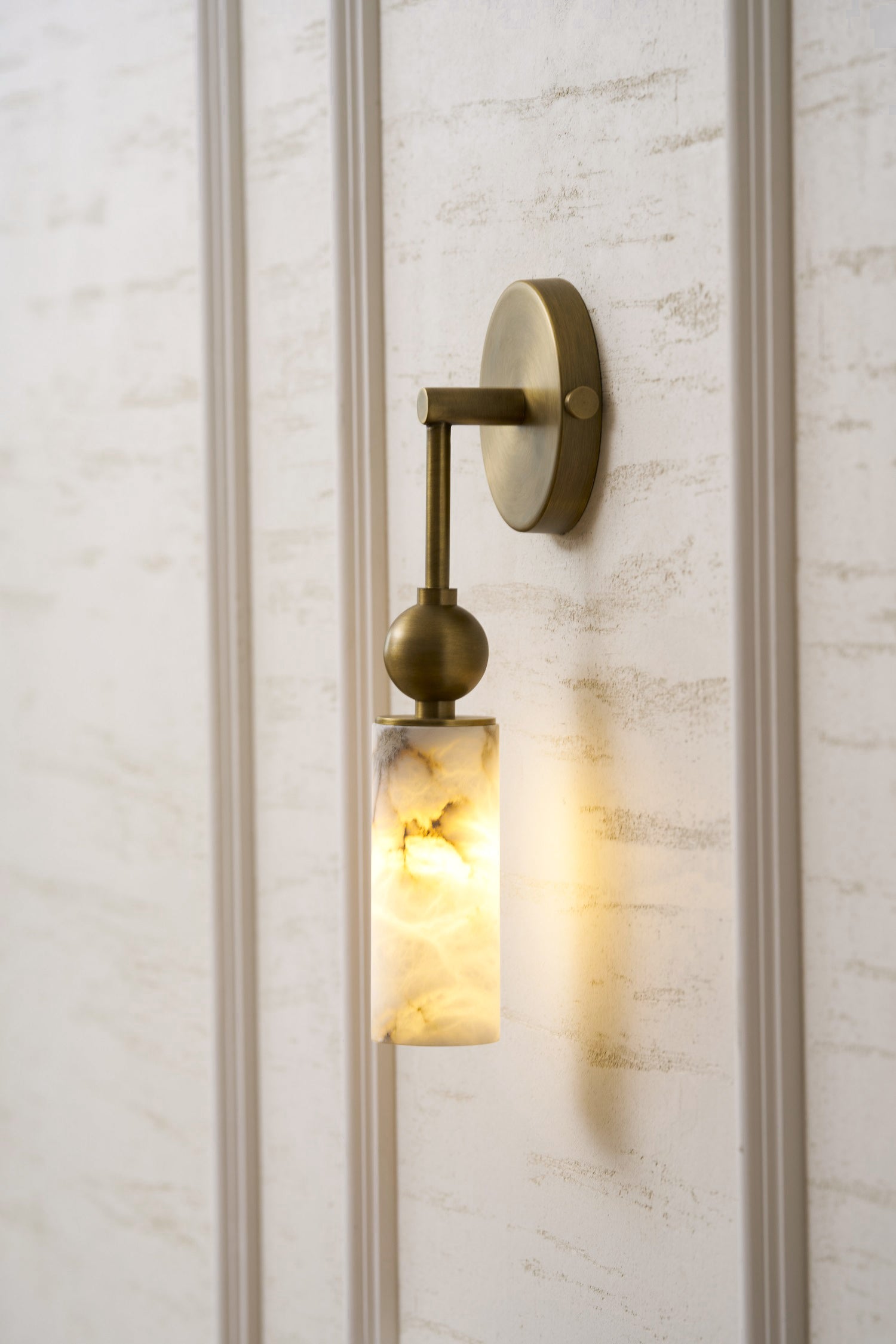 Vintage Wandleuchte mit Vogel aus Messing und Alabaster – Design-Wandlampe für Schlafzimmer, Flur und Wohnzimmer mit E14 Fassung | Restfield